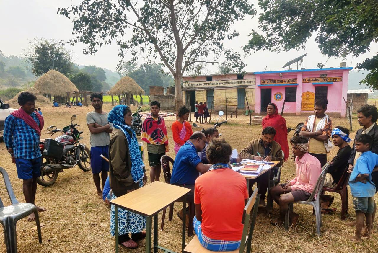आयुर्वेद के माध्यम से आदिवासी छात्रों की स्वास्थ्य जाँच और प्रबंधन की नई पहल ….