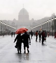 दिल्ली वासियों को मिली राहत, शुरू हुई झमाझम बारिश 27