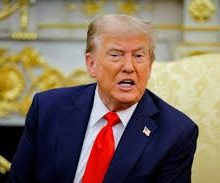 भरी महफ़िल में उड़ाया गया ट्रंप का मज़ाक, मैक्रॉन समेत नेताओं ने लगाई ठहाके 9