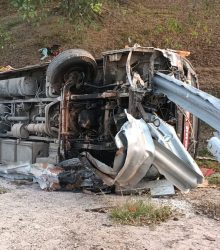 पटना-मोकामा फोरलेन पर बस खाई में गिरी, महिला की मौत, 25 यात्री घायल 13