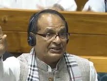 संसद में गरमाई राजनीति: विपक्ष ने जी राम जी बिल के पेज फाड़कर किया विरोध, शिवराज का कांग्रेस पर हमला 16